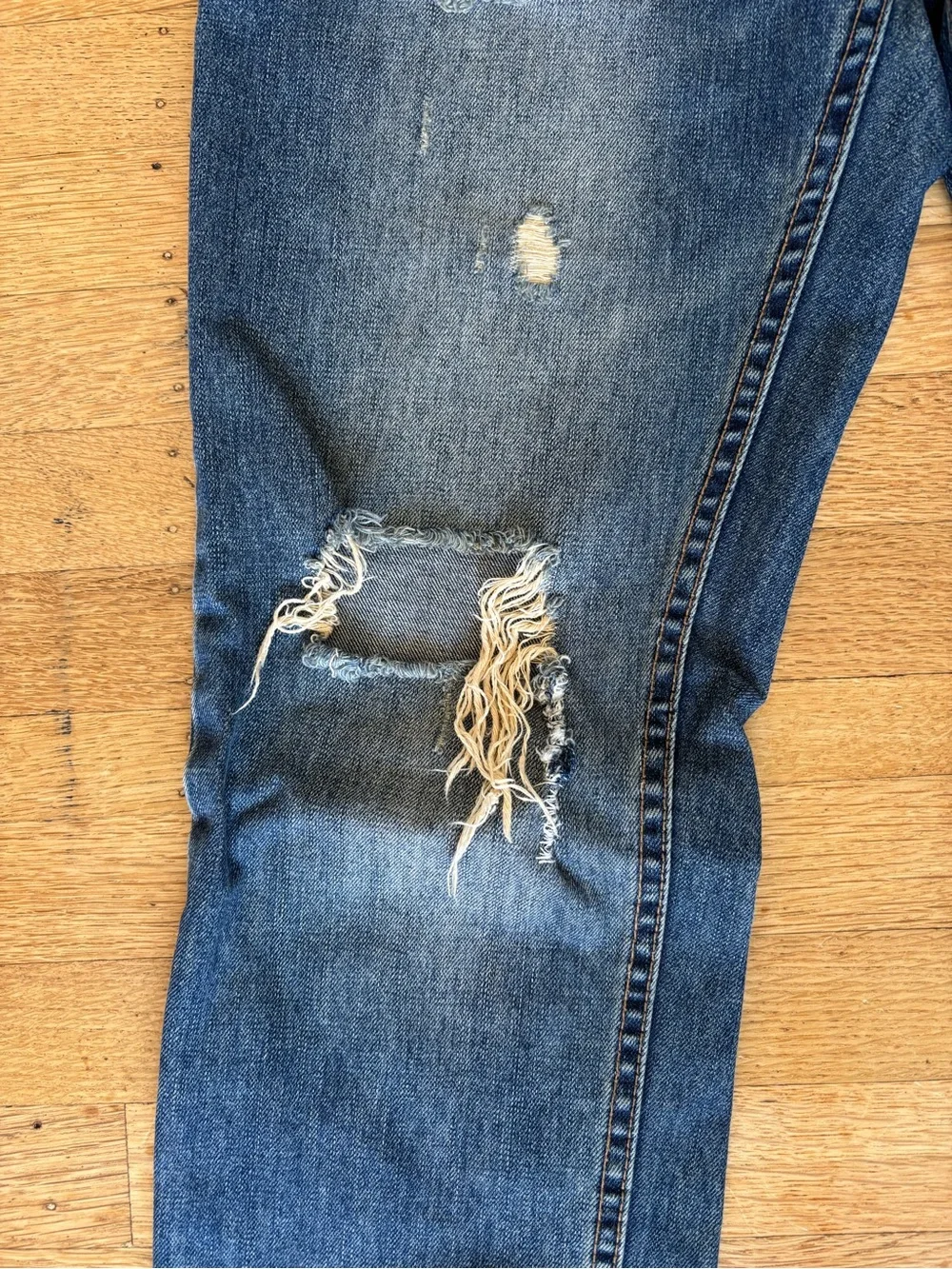 Men's Distressed Blue Denim Jeans